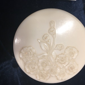 Vintage Bakelite powder box / compact