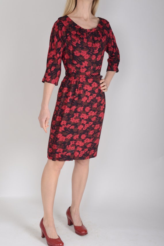 1950s Floral print wiggle bombshell cocktail dres… - image 2