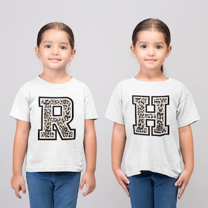Meninas Leopard Print Alphabet Initial Tee Algodão Branco T-Shirt - Disponível em A-Z
