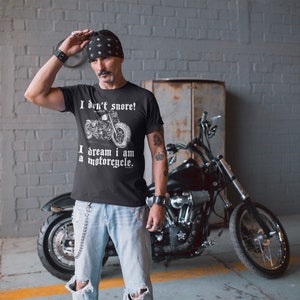 Umweltfreundliches Herren Biker T-Shirt Vatertag, ich schnarche nicht, ich träume, ich bin ein Motorrad, Bio Stanley Stella Weihnachts oder Geburtstagsgeschenk Bild 4