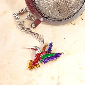 Mesh Tea Infuser met Hummingbird charme, losse bladthee, theezeef, high tea-älskare, cadeau voor haar, unik cadeau, multicolor emaille vogel