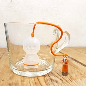 Infuseur à thé plongée sous-marine, passoire à thé, boule en filet d'herbes, monogramme lettre personnalisé Etsy cadeau cadeau anniversaire blague fête des pères papa hommes