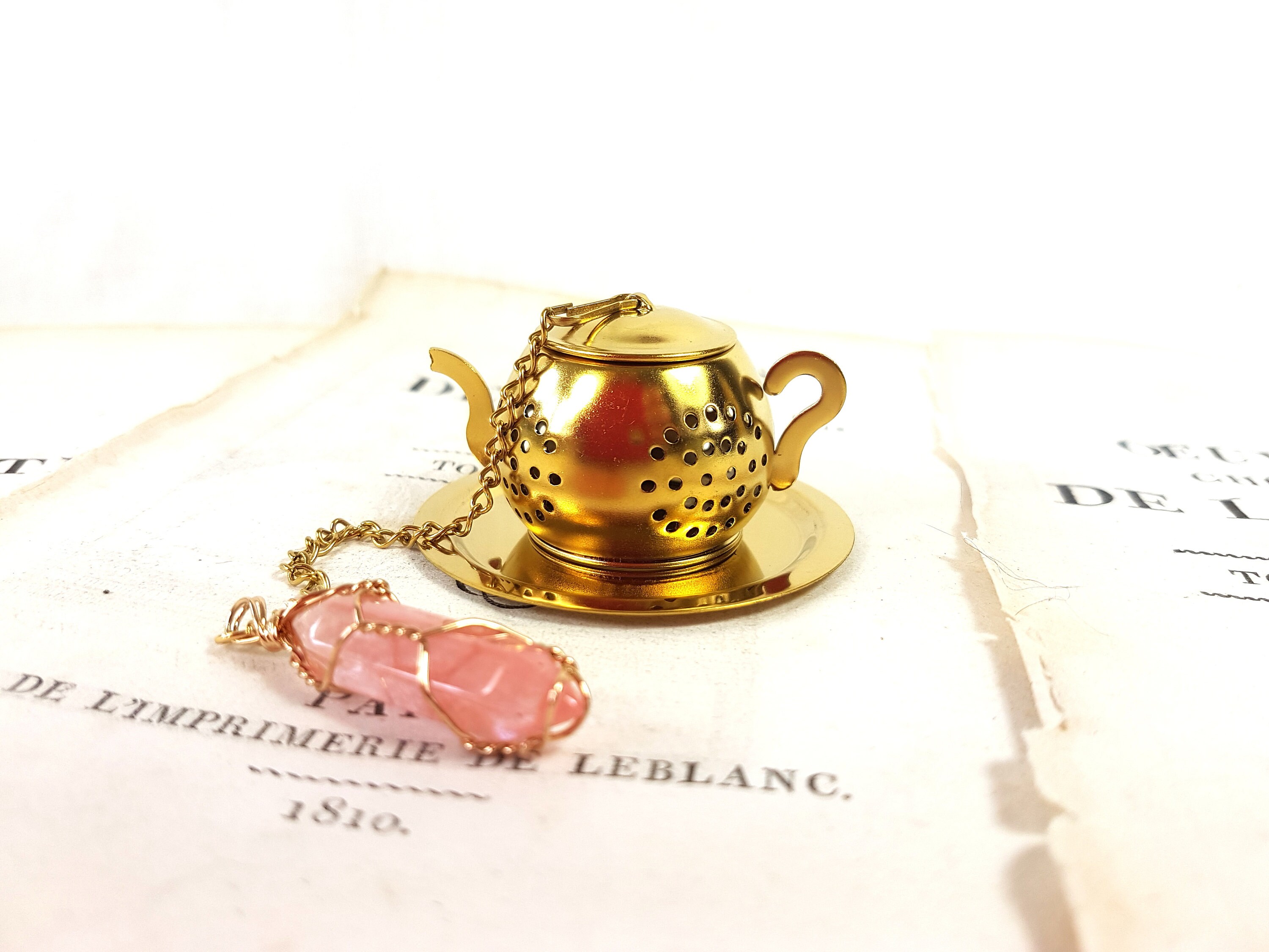 Théière en Or Infuseur à Thé avec Pierre Naturelle Filaire, Agate Améthyste Cristal Rose Quartz Pend