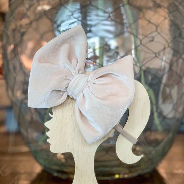 Champagne Velvet Allison Bow