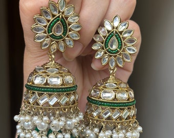 Emerald Green Gold Kundan Jhumkas / Indiase statement oorbellen voor bruiloft, festival, Diwali / Pakistaanse sieraden etnische outfit