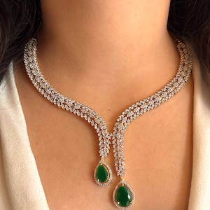 Naszyjnik ISHIKA z zielonymi amerykańskimi diamentami w złotym lakierze, indyjska biżuteria ślubna, dwukolorowy naszyjnik z diamentami z cyrkonii w złotym lakierze
