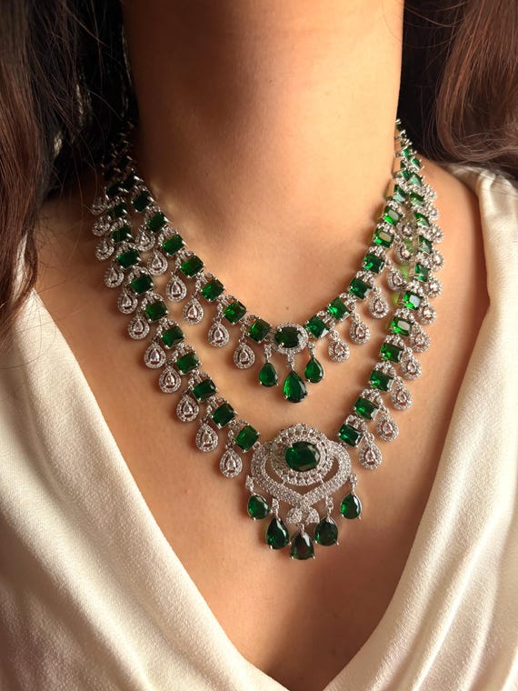 NAZIA Collana con due strati di zirconi cubici verde smeraldo, set
