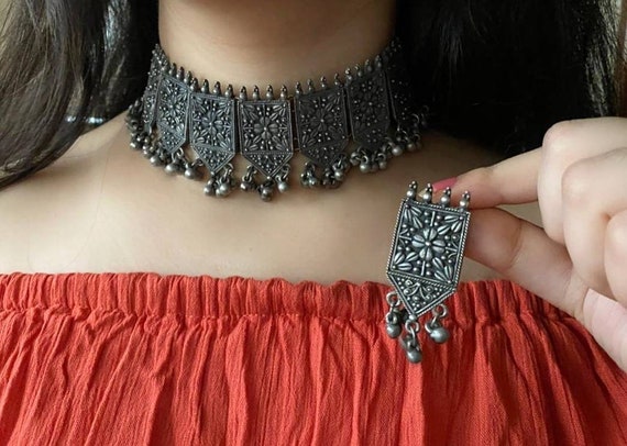 Simple oxidised choker deals