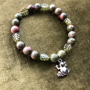 Frog Bracelet - Unakite and Czech Glass Beaded Bracelet with Silver Frog Charm - Frog Lover British Wildlife Gift -Cute Goblincore Jewellery
