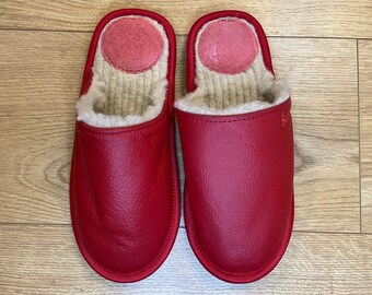 Chaussons en cuir rouge avec laine pour femmes