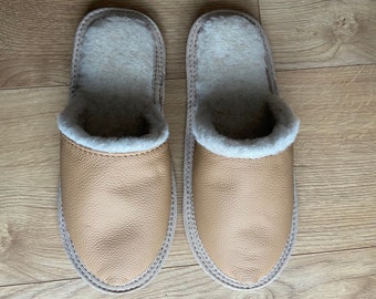 Beige leather slippers for women with warm merino wool