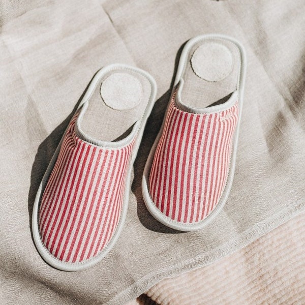 Sustainable linen slippers for men with red stripes