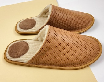 Light brown leather slippers with wool for men