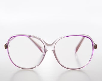 Puede incluir: Gafas de plástico transparente con borde morado.