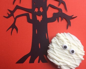 Halloween Treats, Scary Treats, Chocolate Covered Dipped Halloween Cookies, Mummy Cookies Treats and Favors, Halloween Mummies, Oreo Cookie