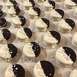 White Chocolate Half Dipped Oreos, White Wedding Favors, Wedding Favors, Baptism Favors, Baptism Treats, White Cookies, Christening Favors