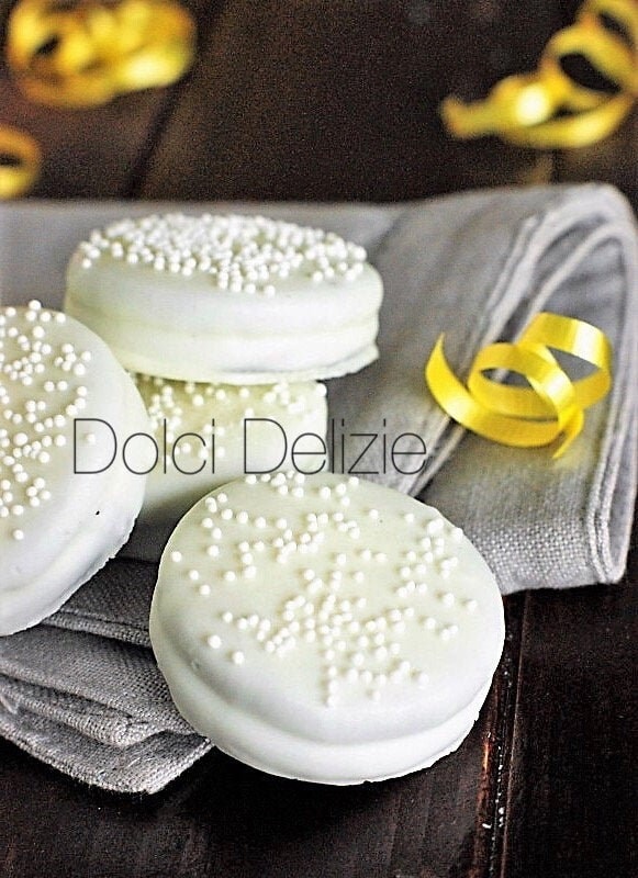 White Chocolate Oreo Cookies, White Wedding Favors, Communion Favors, Baptism Favors, Communion Oreos, White Cookies