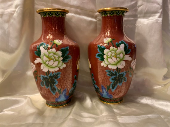 1940 Cloisonné Orientalische Vasen-Paar mit Holzständern