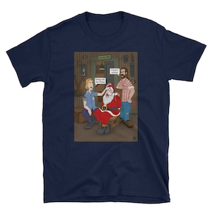 Könnte beinhalten: Ein marineblaues T-Shirt mit einer Cartoon-Illustration eines Polizisten, eines Mannes und des Weihnachtsmanns. Der Text auf dem Bild lautet "Bring out the Clamp".