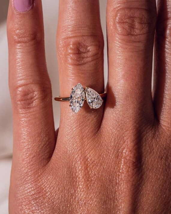 Bague de fiancailles deux pierres cadeau d anniversaire de mariage pour femme bague toi et moi pour petite amie bague en pierre CZ taille marquise et poire Etsy France