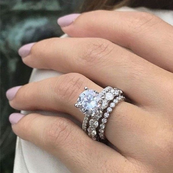 Elegante set di anelli con diamanti in moissanite a taglio rotondo, set di fedi nuziali, impilabili da 3 pezzi. Set di anelli con diamanti, set completo di anelli dell'eternità per donna