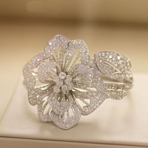 Impresionante anillo de flores grandes para mujer, anillo de diamantes de moissanita de corte redondo, anillo de novia para bodas, anillo de cóctel, anillo floral para fiesta