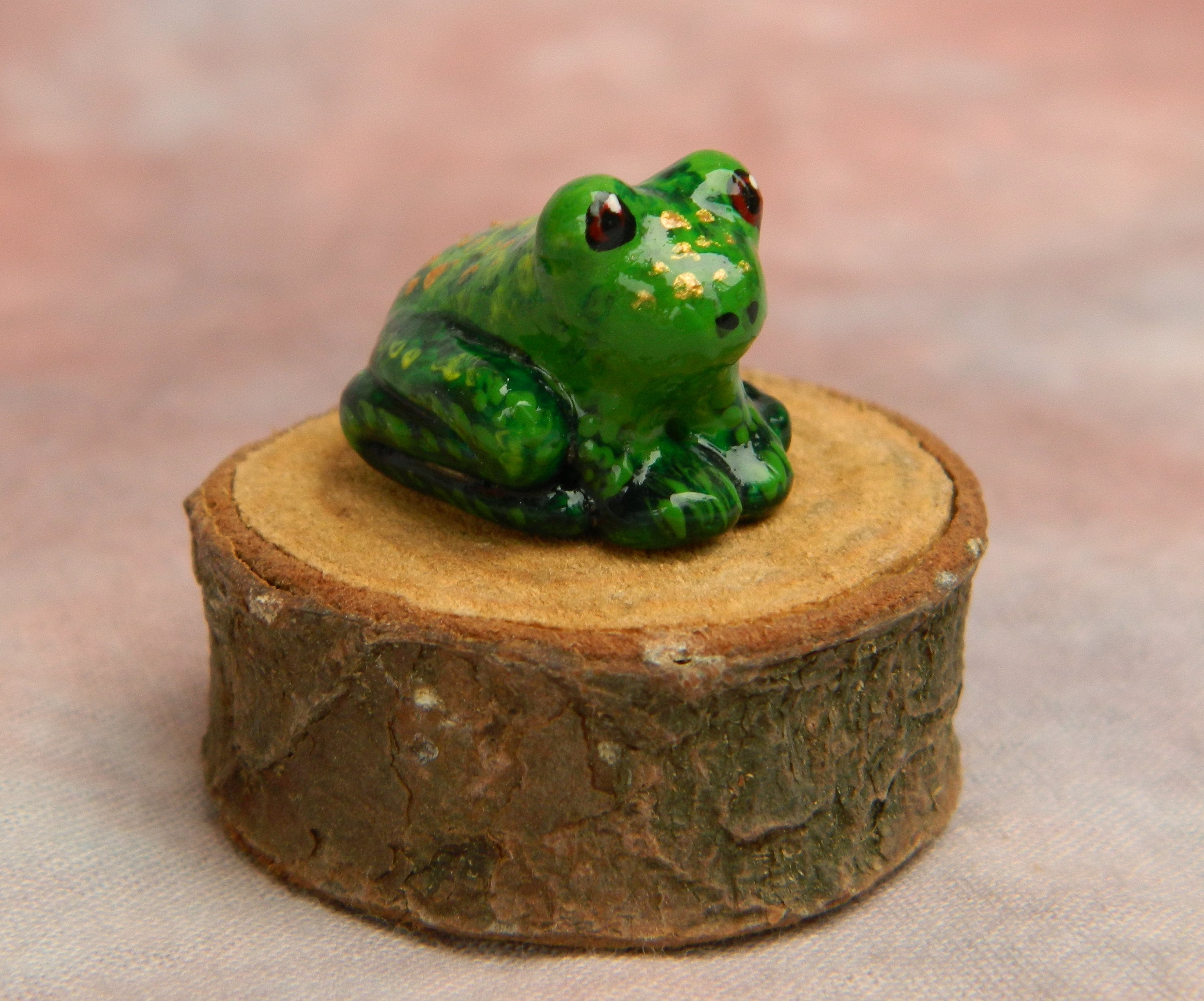 Mini frogs I made from polymer clay today. : r/crafts