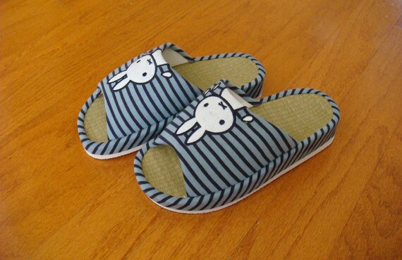 wide width slippers with arch support