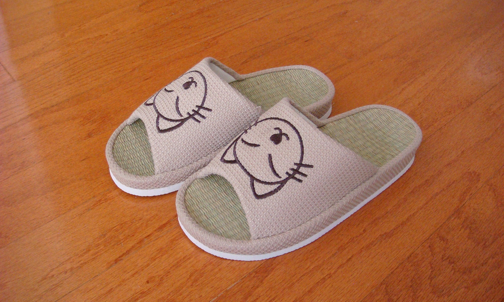 wide width bedroom slippers