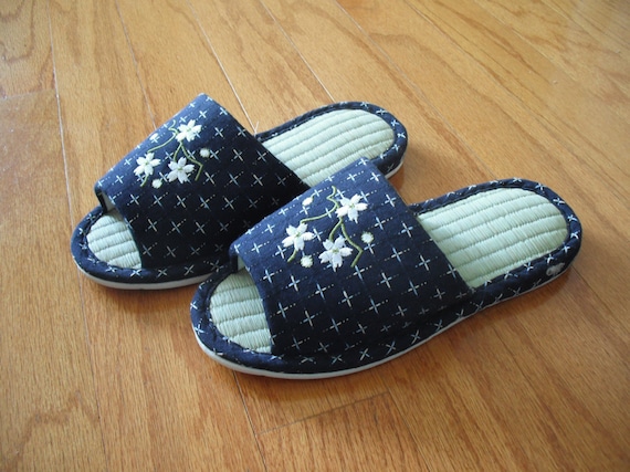 women's house slippers wide width
