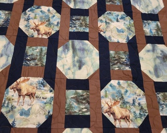 Moose Sighting - Interlocking chain moose quilt - Handmade quilt, full to queen size - 80" by 94"