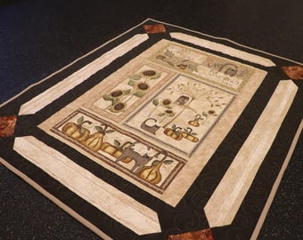 Trapunta fatta a mano: coperta autunnale con zucche e spezie (49" x 58")