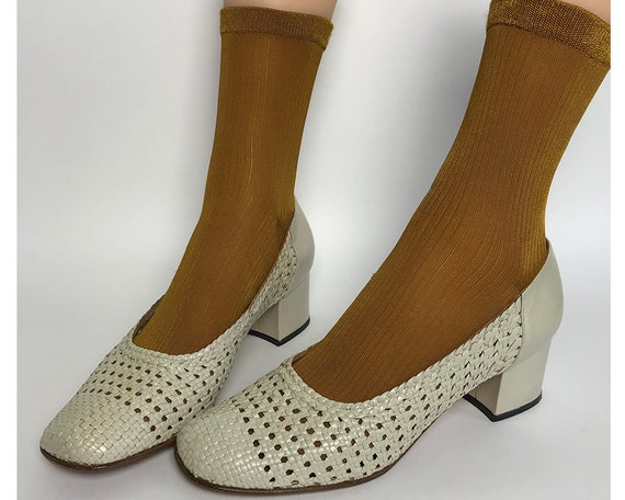 80s off white woven pumps / woven shoes women size