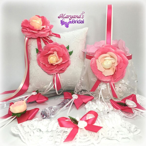 Floral camélia pivoine rose corail rose rouge bague coussin fille de fleur panier corsage boutonnière charmes gâteau ensemble jarretelles Disney inspiré mariage