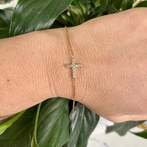 Pulsera de cruz con circonitas: plata de ley bañada en oro amarillo, regalo de confirmación minimalista