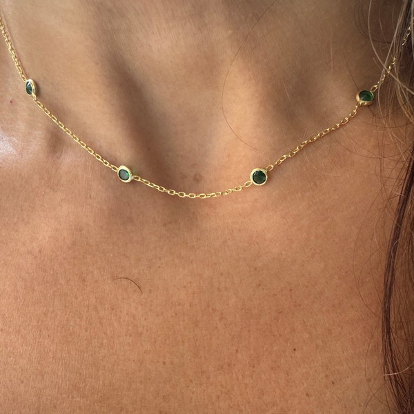 Collar Emerald Station: Esmeralda en capas de oro