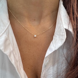 Ciondolo con diamante solitario: incastonatura a griffe in oro 14k VVS1 da 0,10 ct, coltivato in laboratorio