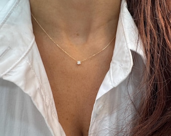 Diamond Solitaire Pendant: Lab Grown 0.10ct VVS1 14k Gold Prong Setting