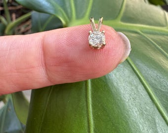 Lab Grown Diamond Solitaire Pendant: 0.25ct VVS1 14k Gold