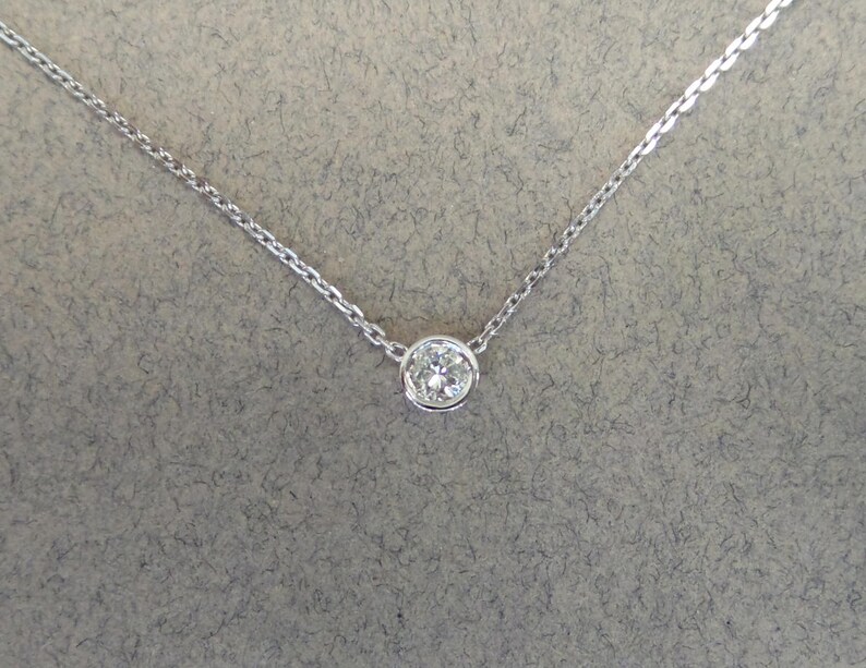 Diamond Necklace / 14k Gold Diamond Necklace / Floating Diamond Necklace / Solitaire Diamond Necklace / Diamond Bezel Necklace / Dainty imagem 9