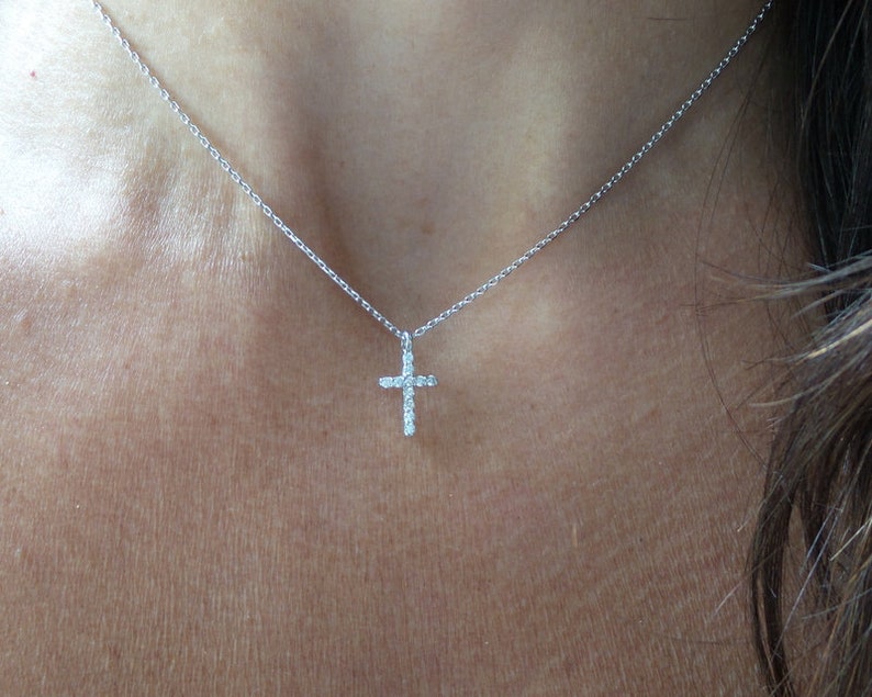 Collar de cruz pequeña / collar de cruz / collar de cruz de diamante Cz / cruz de plata de ley / collar de cruz delicada / colgante de cruz minimalista imagen 2