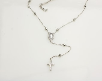 Collar con cruz de rosario: Medallón de la Virgen María