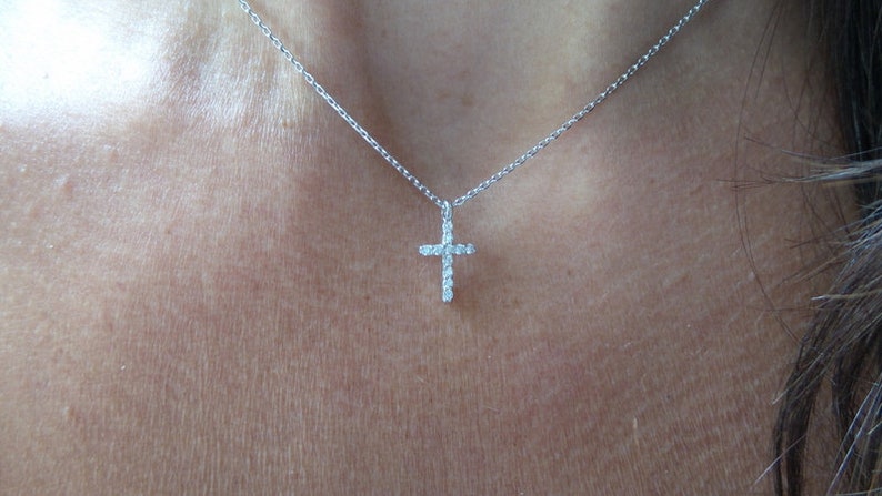 Collar de cruz pequeña / collar de cruz / collar de cruz de diamante Cz / cruz de plata de ley / collar de cruz delicada / colgante de cruz minimalista imagen 3