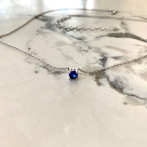 Colar Solitário de Safira / Pingente de Safira Azul / Colar Solitário de Safira de Noiva / Colar Solitário de Ponta / Pedra preciosa de Setembro