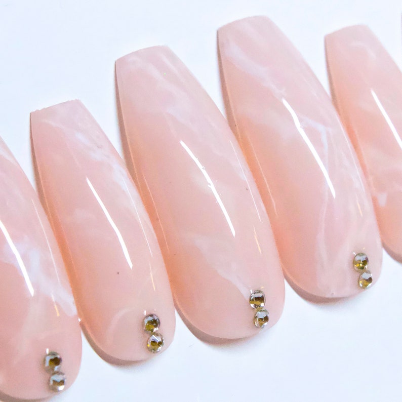 Fake rose quartz qustmv