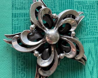 Silver Tone Flower Starburst Brooch