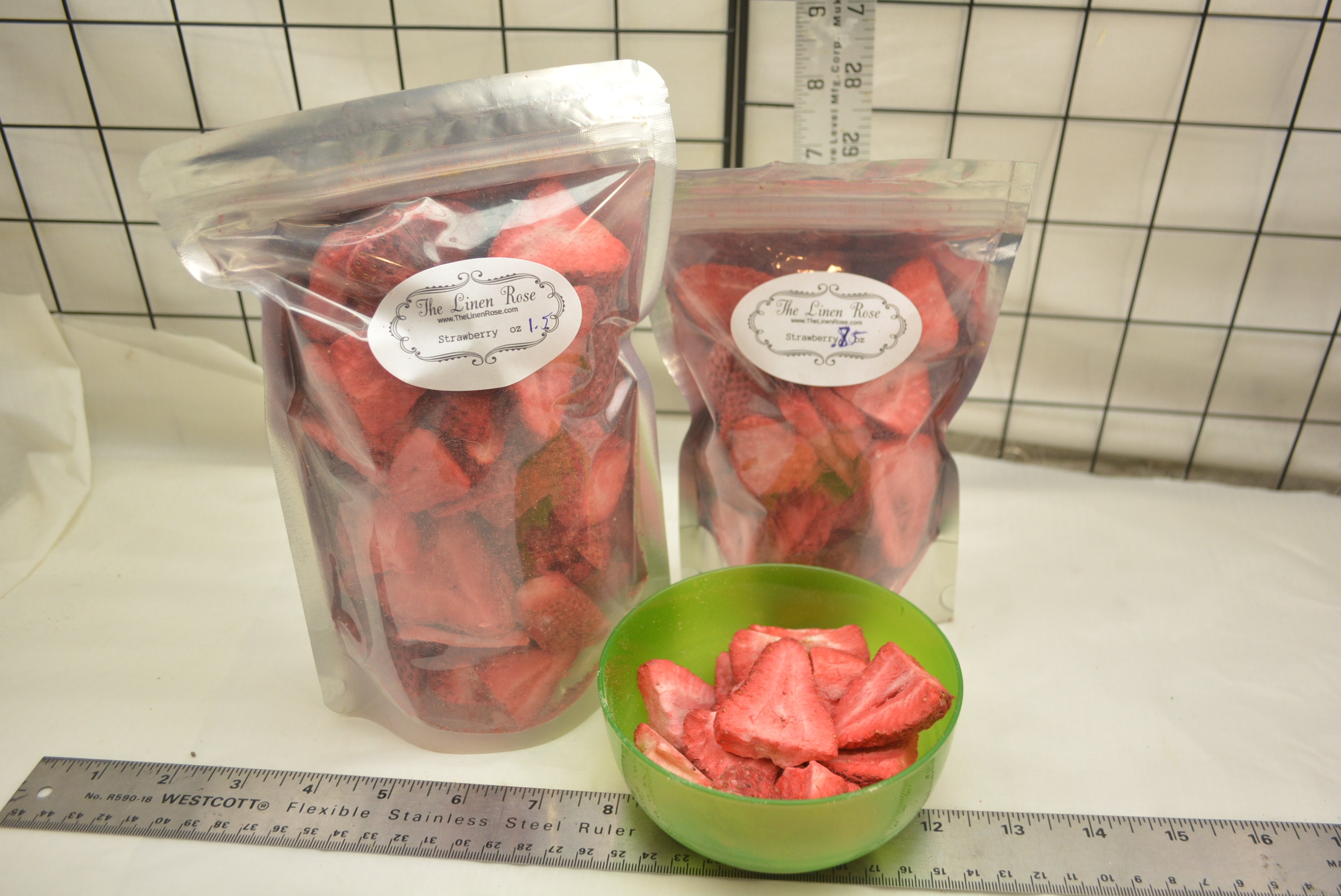 Freeze Dried Strawberry Slices: Natural Crunchy Fruit Snack, Bird ...