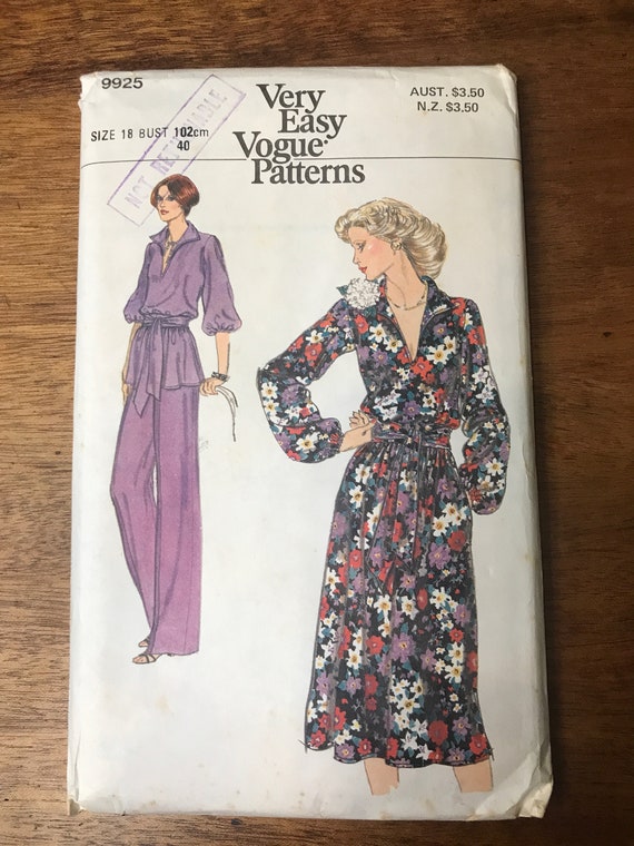 1970's Vogue pattern 9925 Very easy   Casual Dres… - image 1