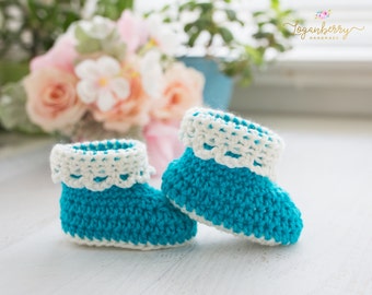 Virkade babyskor med spetskant, virkade babyskor, virkade stövlar, virkade tossor, virkade sockor, krämfärgade och blågrönt, spetskant