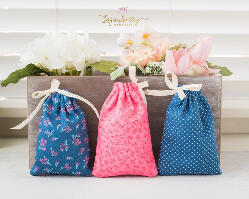 5-Minute Fabric Gift Bag Sewing PATTERN image 1